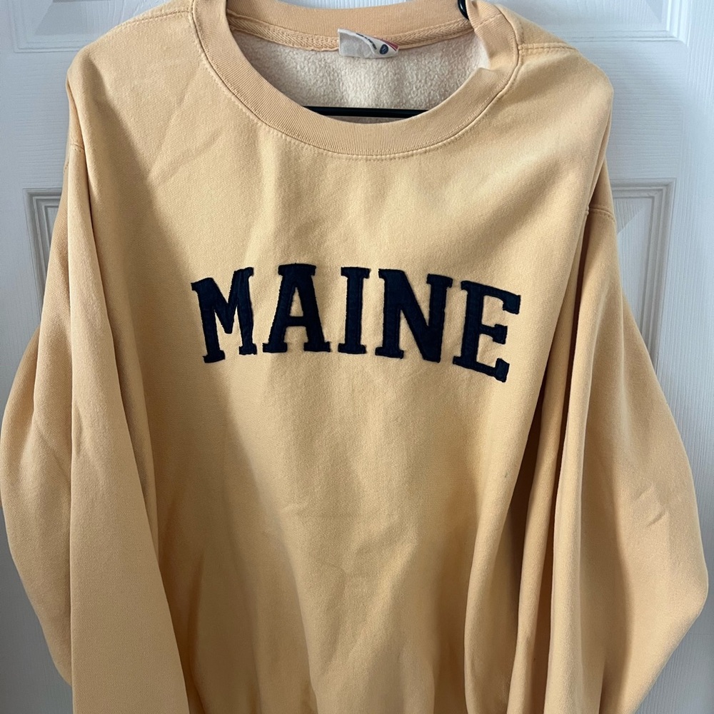 Proweave Main Crewneck Men’s Size XL. *Mint Condition* Color Gold and NavyBlue